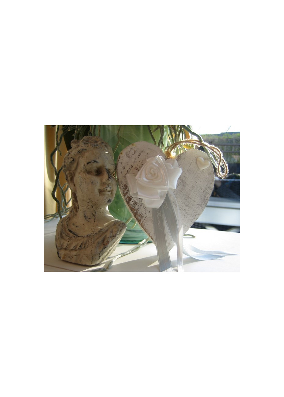 Whitewash houten hart als trouwringenkussen