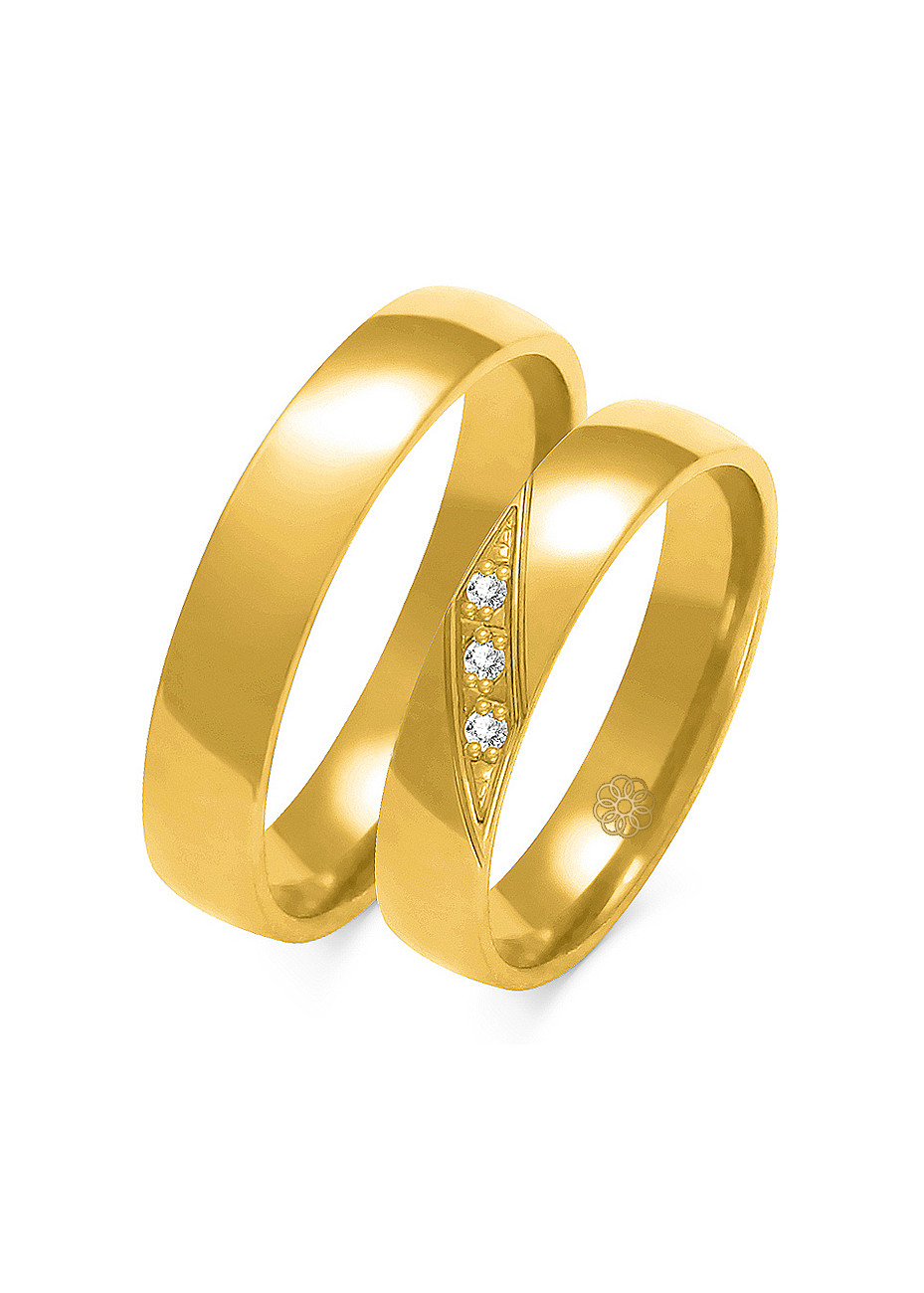 A 146 Een paar geelgouden trouwringen met 0.03 briljant 4 mm