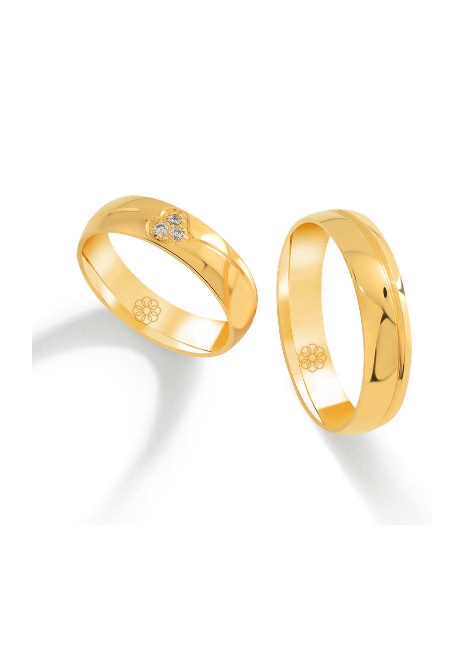 B 104 Een paar geelgouden trouwringen met 0.045 briljant 5 mm