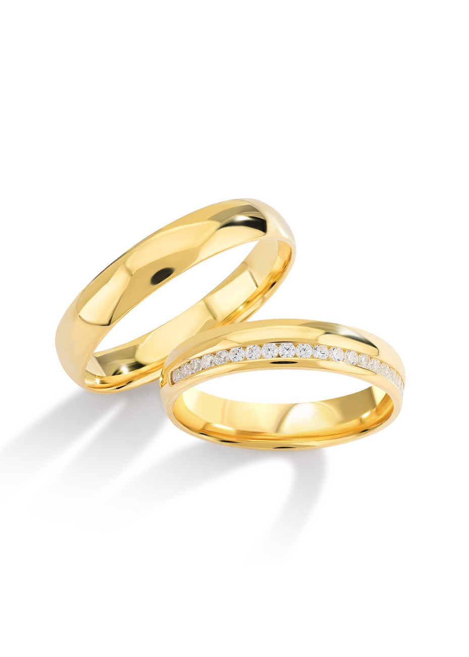 EL 043 Een paar geelgouden trouwringen met 0.25 briljant 4 mm