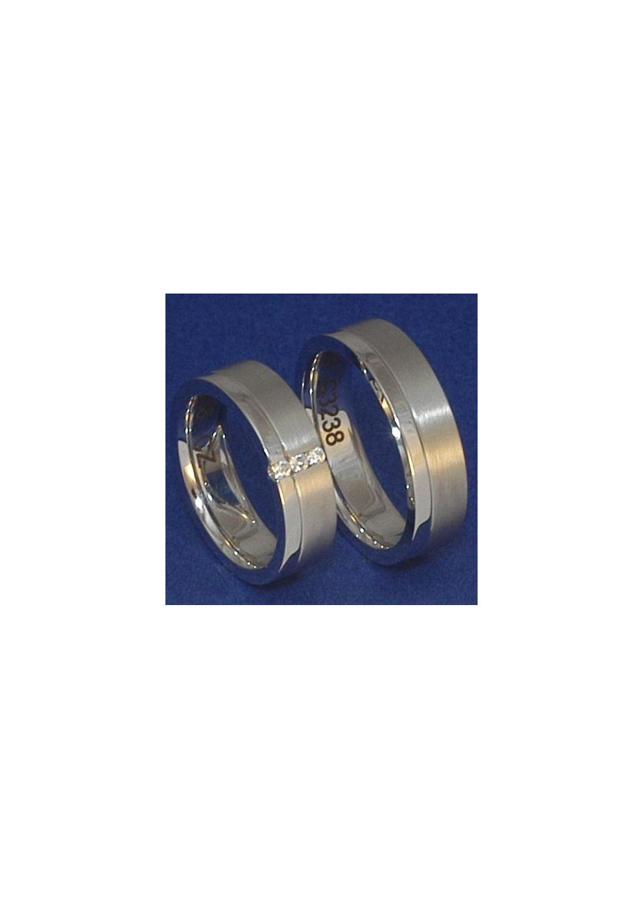 0504 Trouwringen witgoud met 3x0.03 crt briljant 6 mm