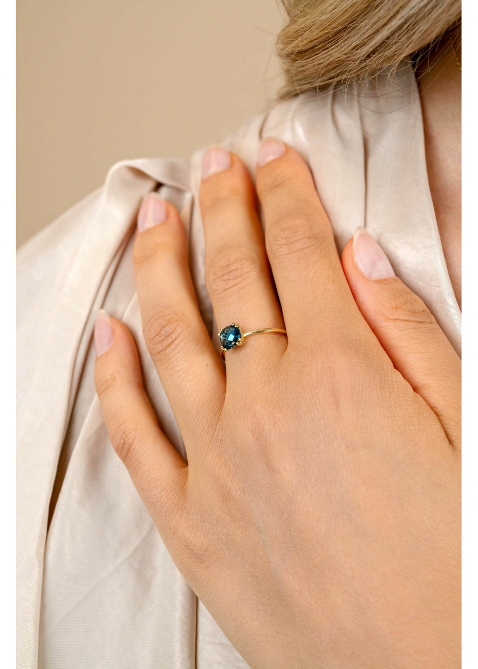 ZGR537-54 Eenvoudige damesring Zinzi Gold met blauwtopaas mt 17