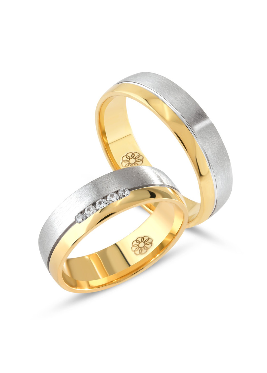 FC-72 Een paar bicolour gouden trouwringen met 0.075 Labgrown briljant
