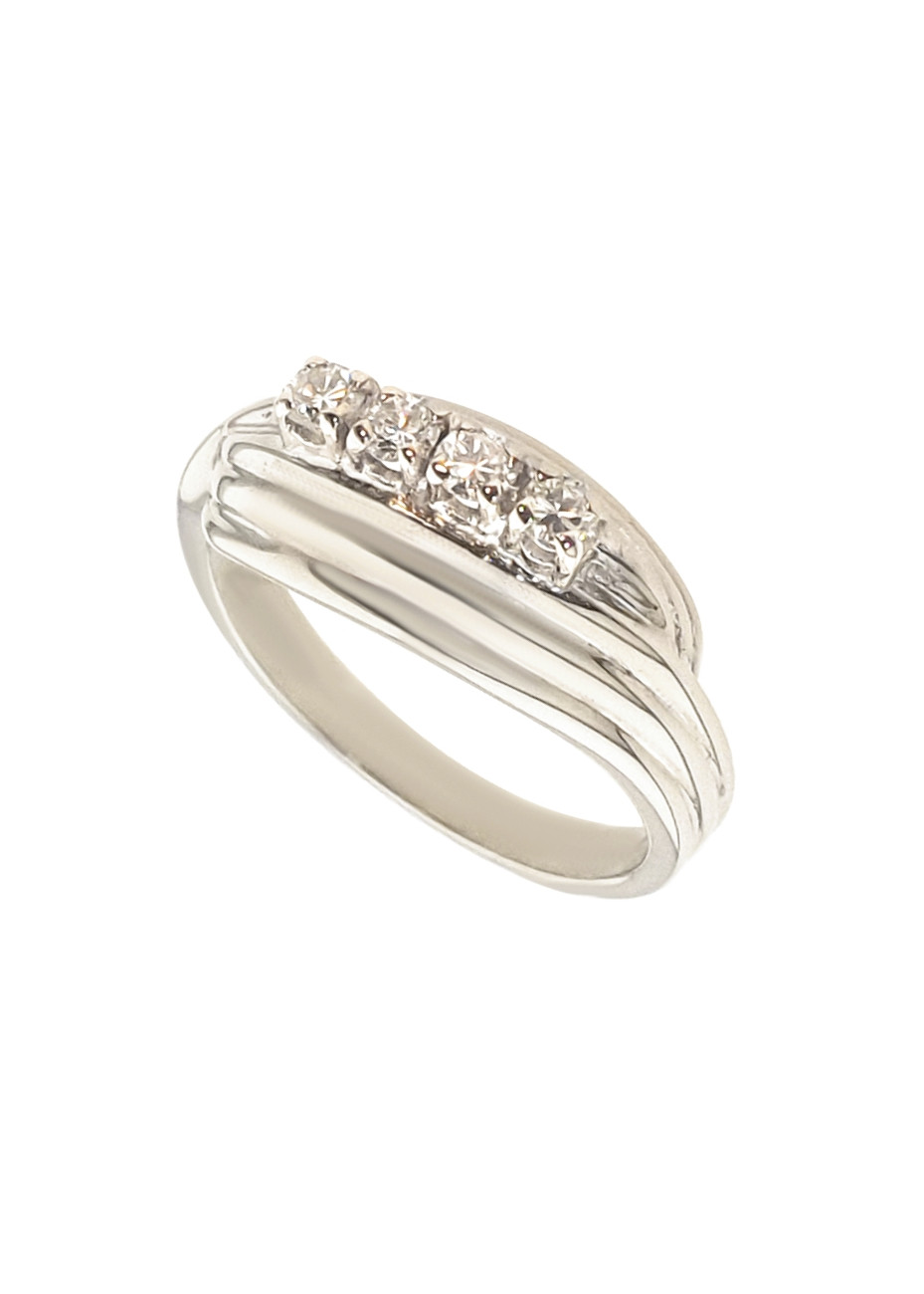 .4.0 gram witgouden damesring met 0.18 crt. briljant slagring mt 16.25