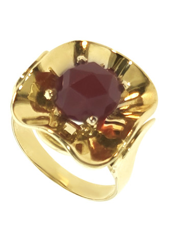 .5.4 gram vintage damesring 8 krt met carneool mt 17.5